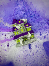 Load image into Gallery viewer, Ghost House Bath Bomb (Grapes &amp; Berries)