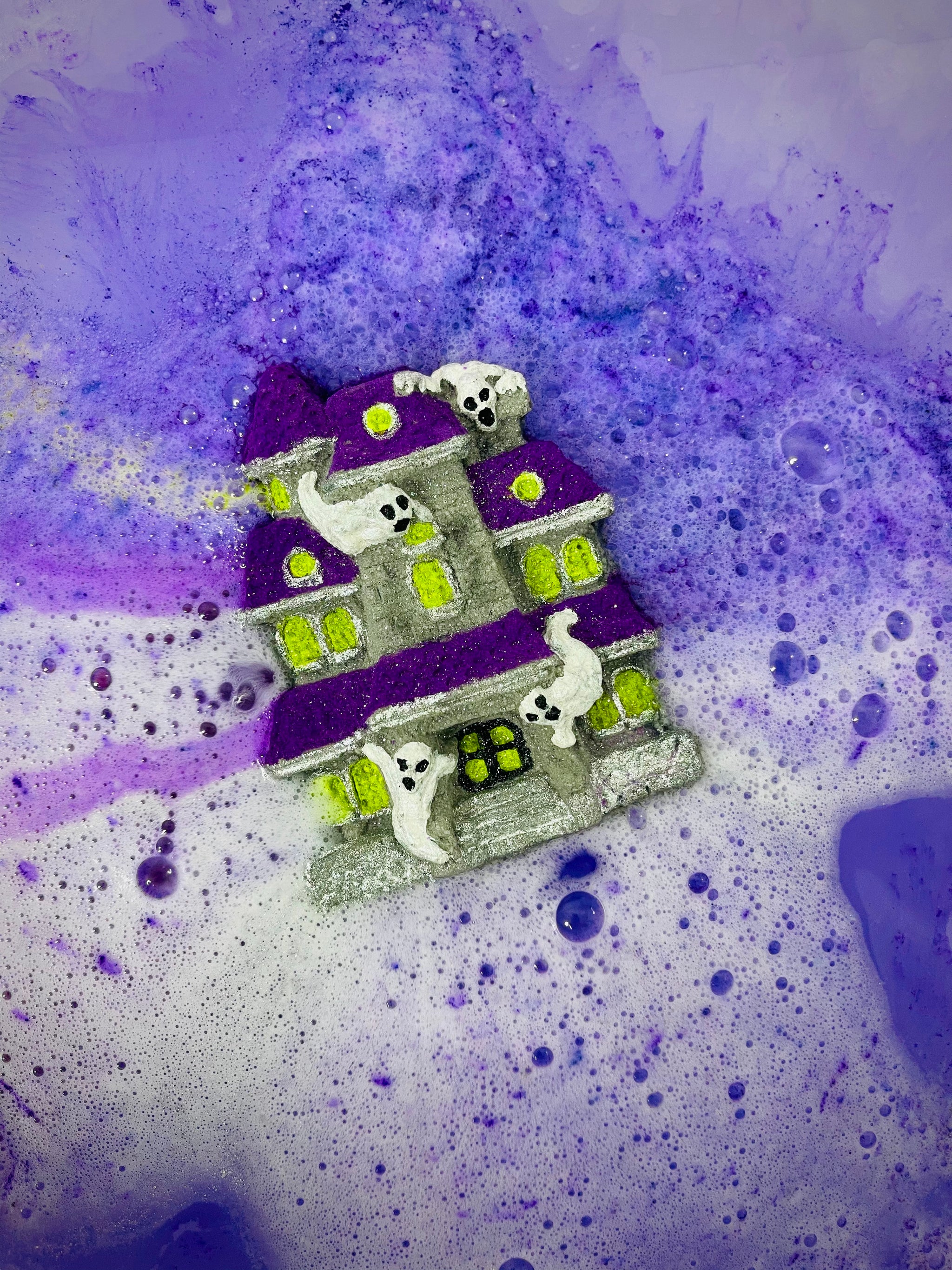 Ghost House Bath Bomb (Grapes & Berries)